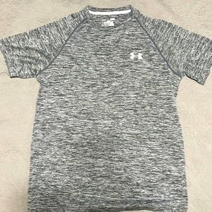 Men’s small heat gear Under Armour shirt sleeve shirt